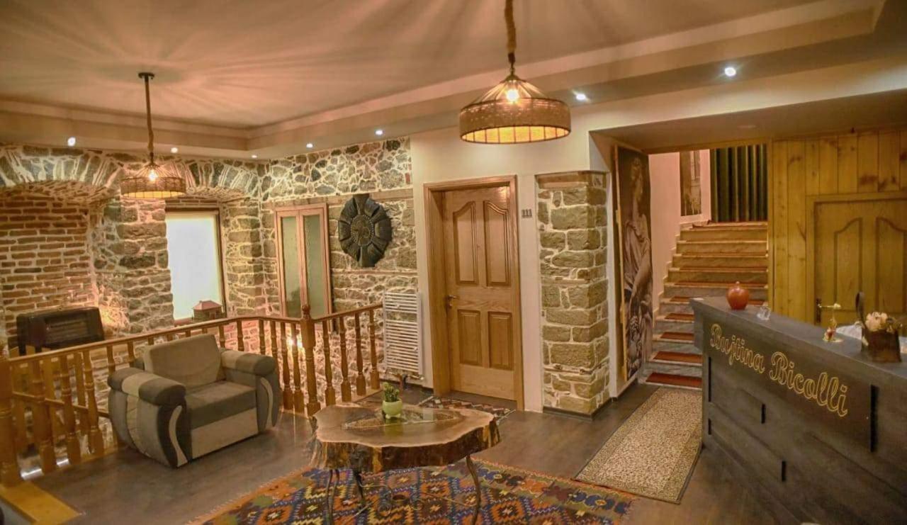 Hotel Bujtina Bicolli Korce Eksteriør billede