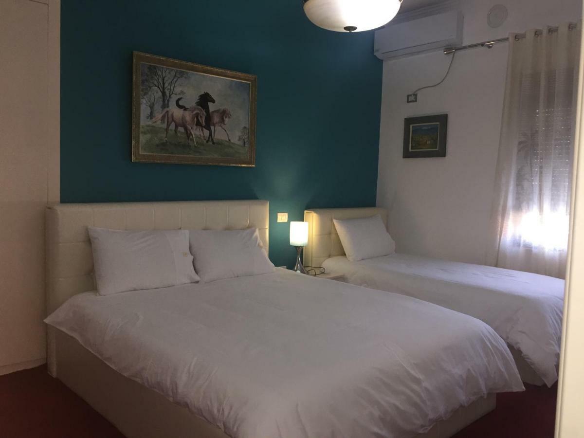 Hotel Bujtina Bicolli Korce Eksteriør billede